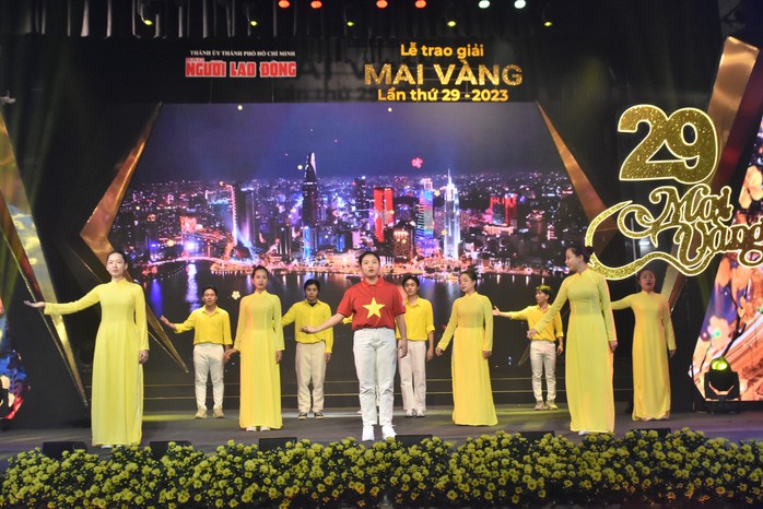 Đen Vâu, Hòa Minzy và Diệp Bảo Ngọc lần đầu đoạt Giải Mai Vàng- Ảnh 1. Đen Vâu, Hòa Minzy và Diệp Bảo Ngọc lần đầu đoạt Giải Mai Vàng- Ảnh 1.