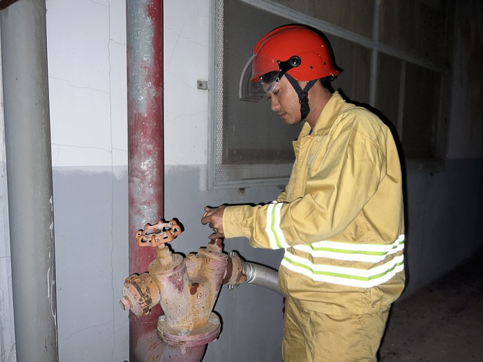 Kiểm tra đột xuất công tác PCCC tại doanh nghiệp ở Bình Dương- Ảnh 6.