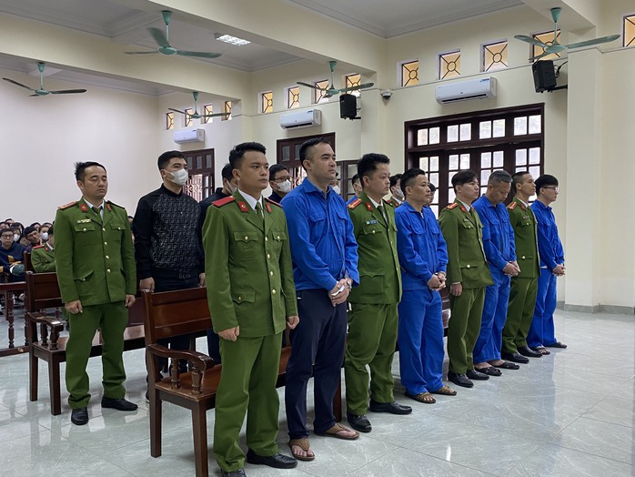 Cựu Trưởng Công an quận Đồ Sơn lãnh án 8 năm tù- Ảnh 3. Cựu Trưởng Công an quận Đồ Sơn lãnh án 8 năm tù- Ảnh 3.