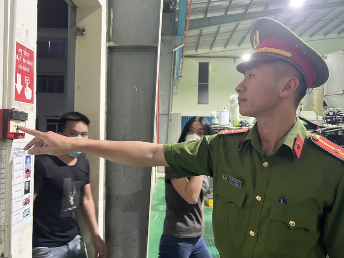 Kiểm tra đột xuất công tác PCCC tại doanh nghiệp ở Bình Dương- Ảnh 3.