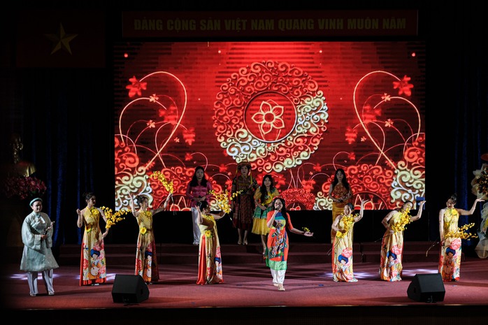 Ấm áp chương trình văn nghệ "Thắm tình hữu nghị Việt Nam - Lào"- Ảnh 2. Ấm áp chương trình văn nghệ "Thắm tình hữu nghị Việt Nam - Lào"- Ảnh 2.