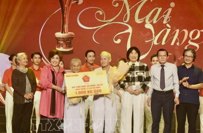 Lệ Thủy, Tú Trinh, Công Ninh yêu bếp cơm chay "Lòng tốt quanh ta"- Ảnh 6. Lệ Thủy, Tú Trinh, Công Ninh yêu bếp cơm chay "Lòng tốt quanh ta"- Ảnh 6.