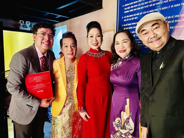 Lệ Thủy, Tú Trinh, Công Ninh yêu bếp cơm chay "Lòng tốt quanh ta"- Ảnh 7. Lệ Thủy, Tú Trinh, Công Ninh yêu bếp cơm chay "Lòng tốt quanh ta"- Ảnh 7.