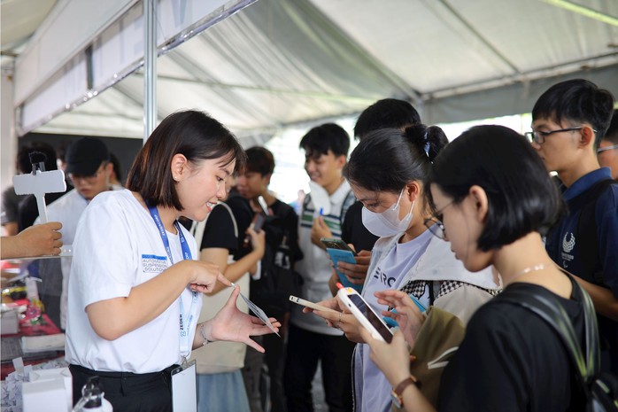 Tránh bị lừa đảo việc làm cận Tết- Ảnh 1. Tránh bị lừa đảo việc làm cận Tết- Ảnh 1.