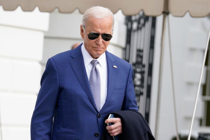 Tổng thống Biden thừa nhận không thể ngăn chặn Houthi trên biển Đỏ- Ảnh 1. Tổng thống Biden thừa nhận không thể ngăn chặn Houthi trên biển Đỏ- Ảnh 1.