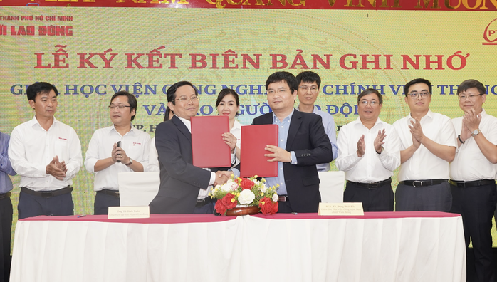 Báo Người Lao Động và Học viện Công nghệ Bưu chính Viễn thông ký kết hợp tác- Ảnh 1.