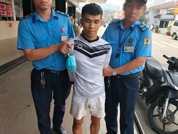 Vương Trọng Hưng trốn khỏi trại giam ở Tiền Giang bị bắt tại bến xe miền Tây- Ảnh 1. Vương Trọng Hưng trốn khỏi trại giam ở Tiền Giang bị bắt tại bến xe miền Tây- Ảnh 1.