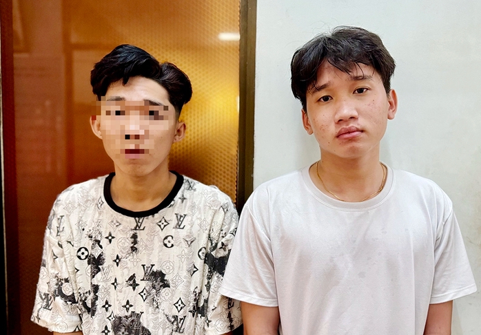 An Giang: Khởi tố nhóm thanh niên chém chết người ngay trên phố chỉ trong 1 phút- Ảnh 4. An Giang: Khởi tố nhóm thanh niên chém chết người ngay trên phố chỉ trong 1 phút- Ảnh 4.