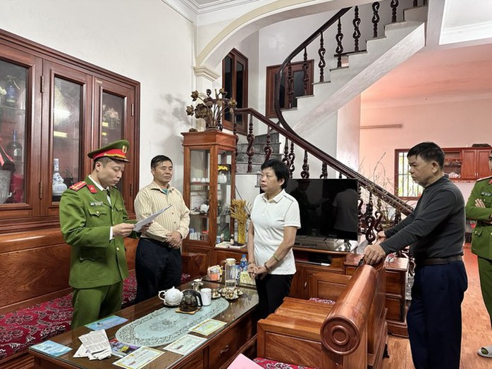 Bắt một Hiệu trưởng Trường mầm non ở Hà Nội- Ảnh 1. Bắt một Hiệu trưởng Trường mầm non ở Hà Nội- Ảnh 1.