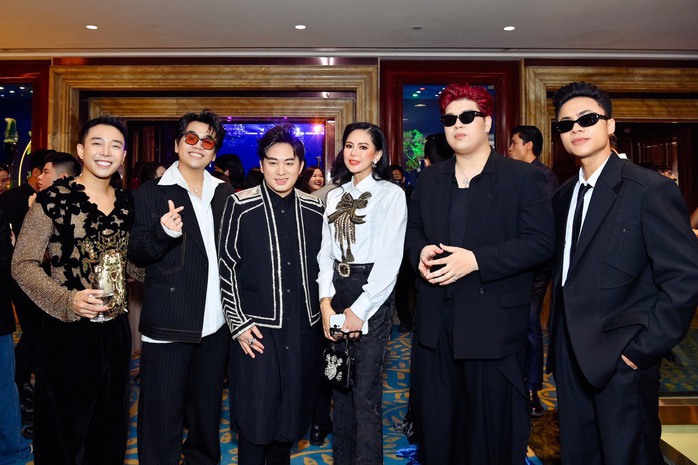 Doanh nhân Lê Hồng Thủy Tiên cuốn hút trong mọi khoảnh khắc tại Đẹp Awards 2023- Ảnh 1. Doanh nhân Lê Hồng Thủy Tiên cuốn hút trong mọi khoảnh khắc tại Đẹp Awards 2023- Ảnh 1.
