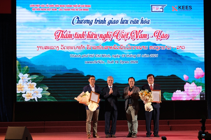 Ấm áp chương trình văn nghệ "Thắm tình hữu nghị Việt Nam - Lào"- Ảnh 6. Ấm áp chương trình văn nghệ "Thắm tình hữu nghị Việt Nam - Lào"- Ảnh 6.