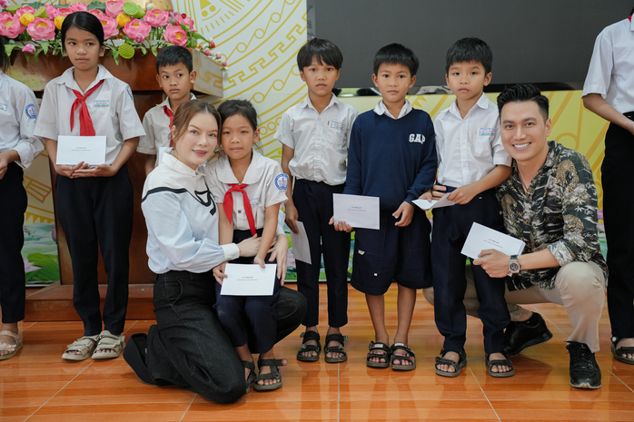 Lý Nhã Kỳ - Việt Anh tái ngộ sau nhiều năm

- Ảnh 2.
