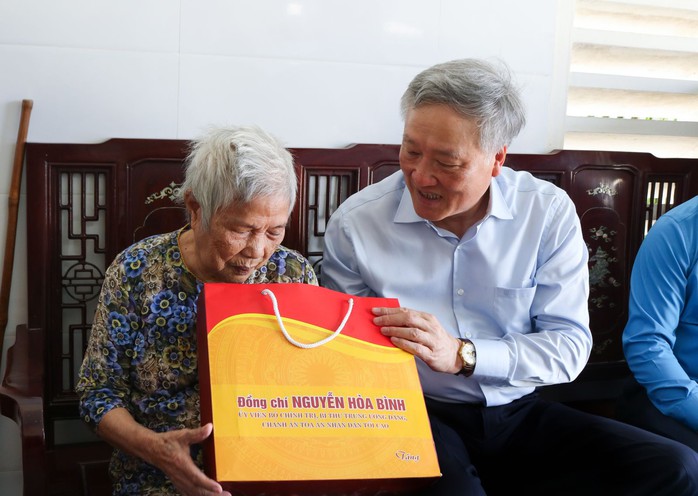 "Tết sum vầy - Xuân chia sẻ" đến với công nhân khó khăn Bình Định- Ảnh 3.