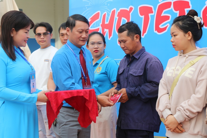 Thành phố Nha Trang tổ chức "Tết sum vầy - Xuân chia sẻ"- Ảnh 4. Thành phố Nha Trang tổ chức "Tết sum vầy - Xuân chia sẻ"- Ảnh 4.