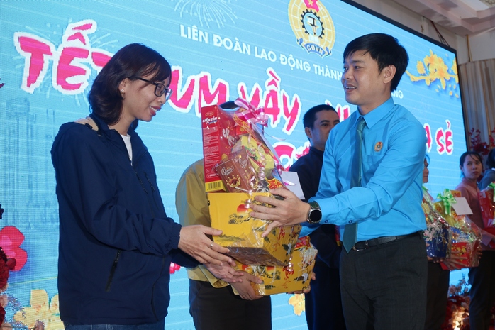 Thành phố Nha Trang tổ chức "Tết sum vầy - Xuân chia sẻ"- Ảnh 1. Thành phố Nha Trang tổ chức "Tết sum vầy - Xuân chia sẻ"- Ảnh 1.