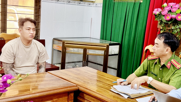 An Giang: Khởi tố nhóm thanh niên chém chết người ngay trên phố chỉ trong 1 phút- Ảnh 1. An Giang: Khởi tố nhóm thanh niên chém chết người ngay trên phố chỉ trong 1 phút- Ảnh 1.