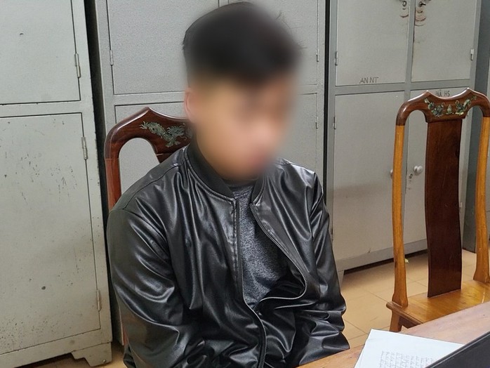 Khởi tố nam sinh lớp 12 tông xe máy vào CSGT đang làm nhiệm vụ- Ảnh 2. Khởi tố nam sinh lớp 12 tông xe máy vào CSGT đang làm nhiệm vụ- Ảnh 2.