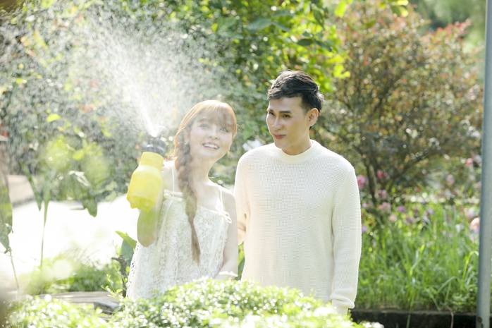 Cháu gái NSUT Kim Tiểu Long, ca sĩ Saka đính chính chuyện kết hôn
- Ảnh 4. Cháu gái NSUT Kim Tiểu Long, ca sĩ Saka đính chính chuyện kết hôn
- Ảnh 4.