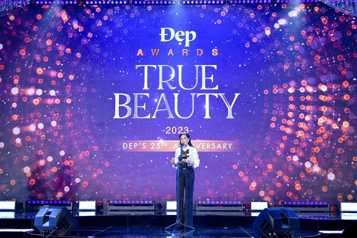 Doanh nhân Lê Hồng Thủy Tiên cuốn hút trong mọi khoảnh khắc tại Đẹp Awards 2023- Ảnh 2. Doanh nhân Lê Hồng Thủy Tiên cuốn hút trong mọi khoảnh khắc tại Đẹp Awards 2023- Ảnh 2.
