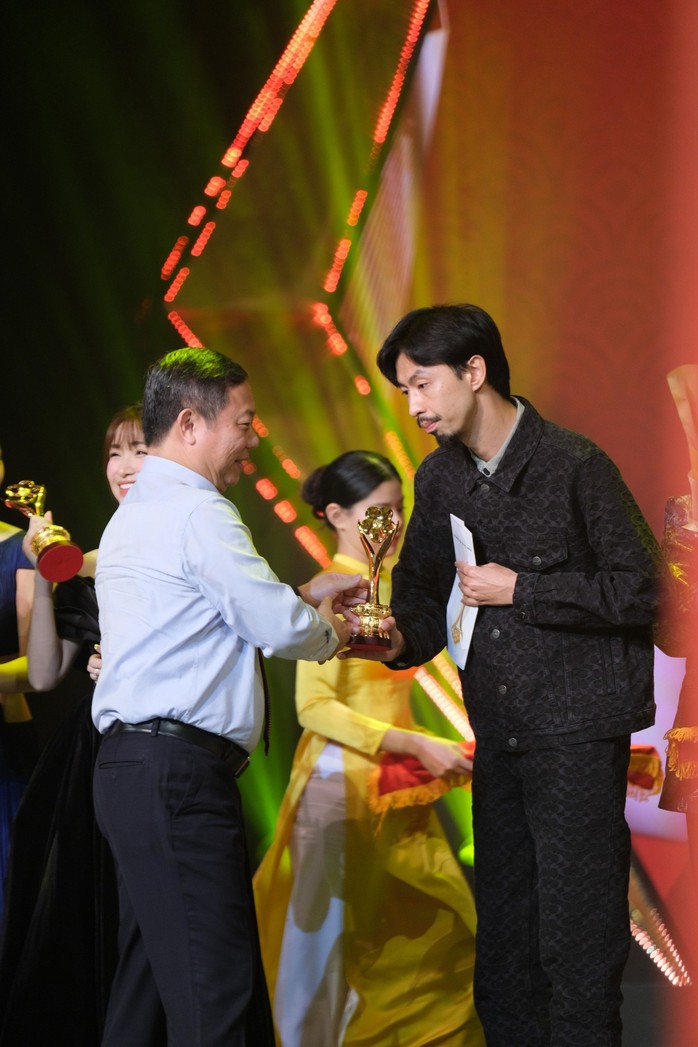 Đen Vâu "khoe của"

- Ảnh 2.