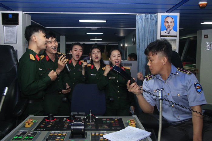 Đoàn Văn công Quân khu 7: Mùa xuân nâng bước quân hành- Ảnh 3. Đoàn Văn công Quân khu 7: Mùa xuân nâng bước quân hành- Ảnh 3.