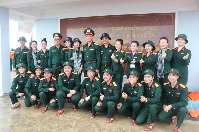 Đoàn Văn công Quân khu 7: Mùa xuân nâng bước quân hành- Ảnh 4. Đoàn Văn công Quân khu 7: Mùa xuân nâng bước quân hành- Ảnh 4.