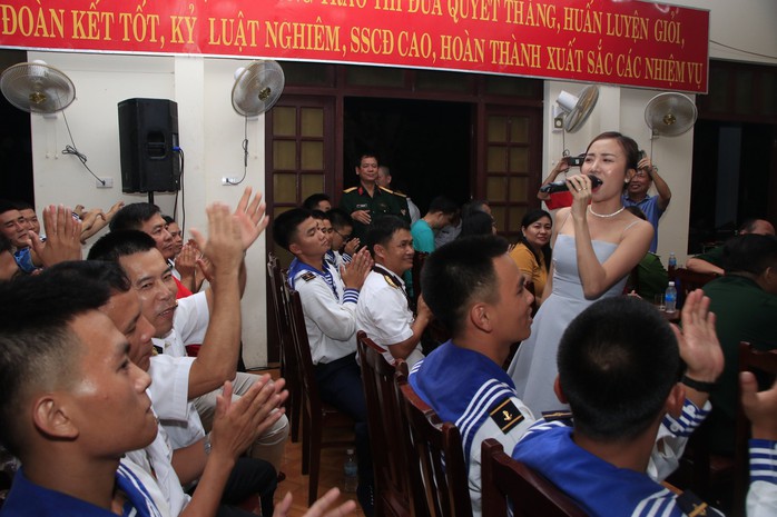 Đoàn Văn công Quân khu 7: Mùa xuân nâng bước quân hành- Ảnh 2. Đoàn Văn công Quân khu 7: Mùa xuân nâng bước quân hành- Ảnh 2.