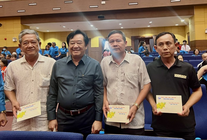 Chủ tịch Ủy ban Trung ương MTTQ Việt Nam tặng quà Tết tại Bình Dương- Ảnh 3. Chủ tịch Ủy ban Trung ương MTTQ Việt Nam tặng quà Tết tại Bình Dương- Ảnh 3.