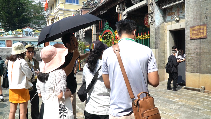 Thú vị trải nghiệm "đi bộ khám phá văn hóa" ở Chợ Lớn- Ảnh 3. Thú vị trải nghiệm "đi bộ khám phá văn hóa" ở Chợ Lớn- Ảnh 3.