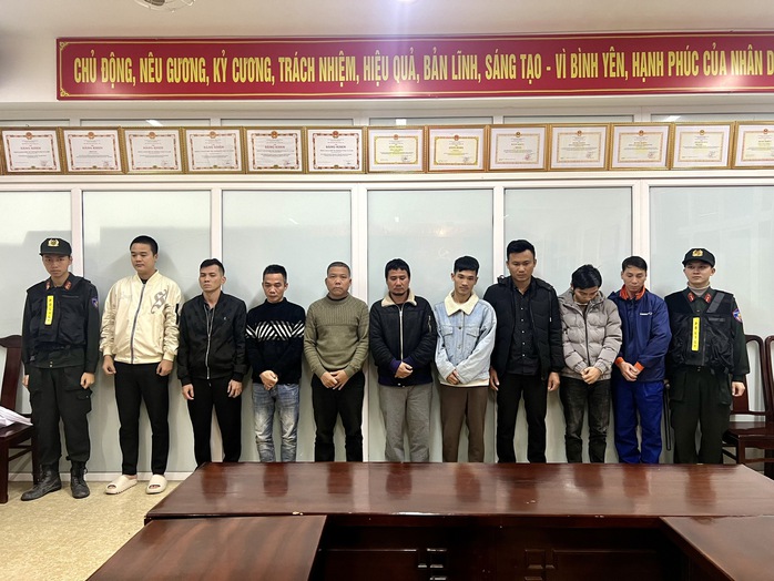 Lộ diện kẻ cầm đầu đường dây cá độ bóng đá 176 tỉ đồng - Ảnh 2. Lộ diện kẻ cầm đầu đường dây cá độ bóng đá 176 tỉ đồng - Ảnh 2.