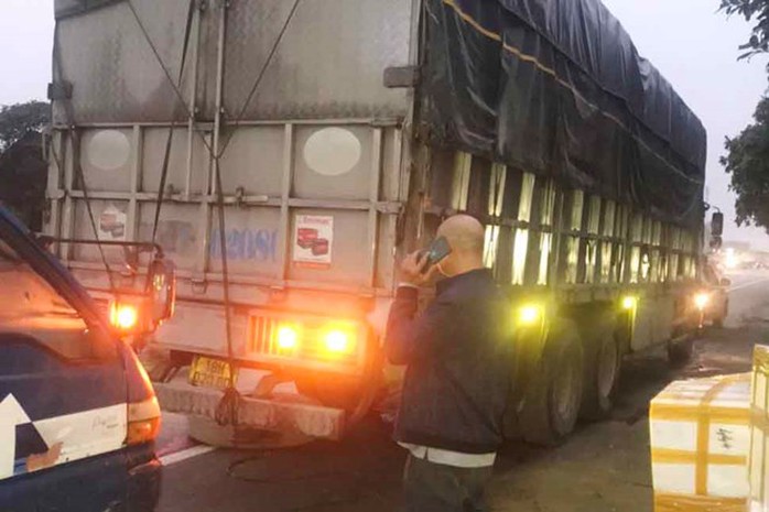 Xe tải đang chạy bị rơi bánh khiến 2 cháu nhỏ tử vong- Ảnh 1. Xe tải đang chạy bị rơi bánh khiến 2 cháu nhỏ tử vong- Ảnh 1.