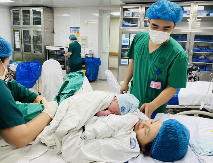 Giáo sư 58 tuổi làm giám đốc Bệnh viện Phụ sản Trung ương- Ảnh 2. Giáo sư 58 tuổi làm giám đốc Bệnh viện Phụ sản Trung ương- Ảnh 2.