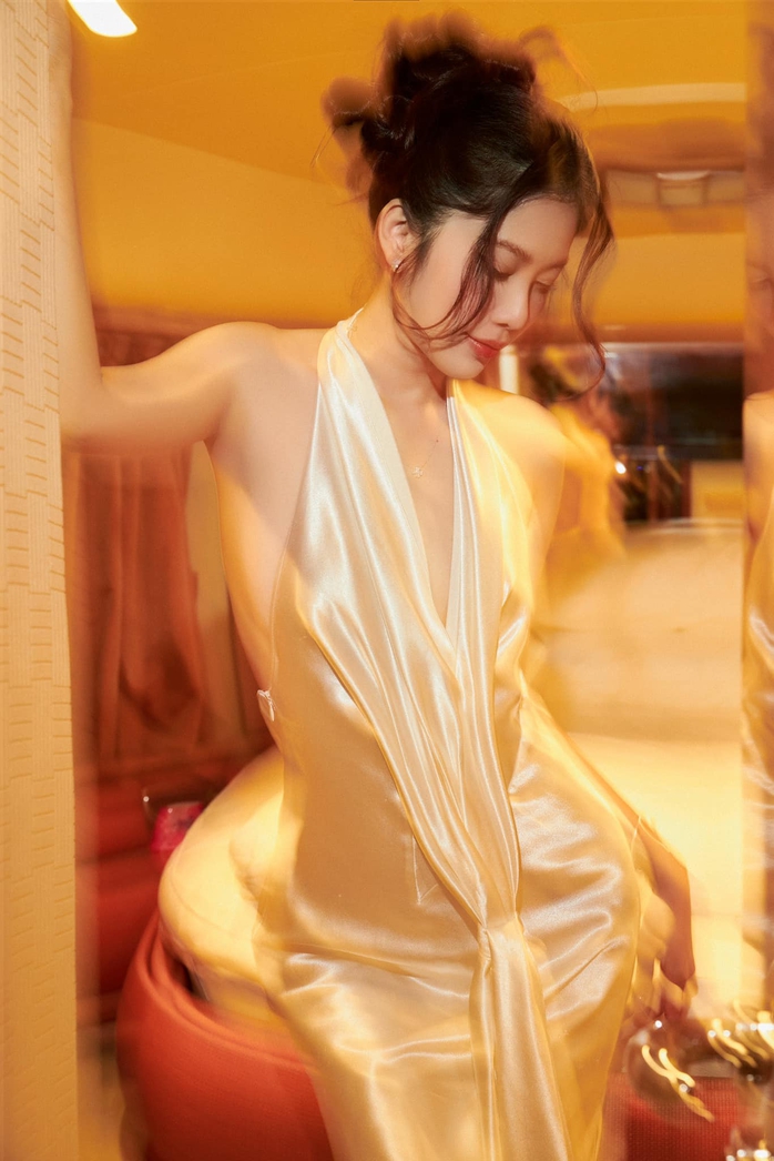 "Người đẹp thị phi" gọi tên Nam Em!- Ảnh 2. "Người đẹp thị phi" gọi tên Nam Em!- Ảnh 2.