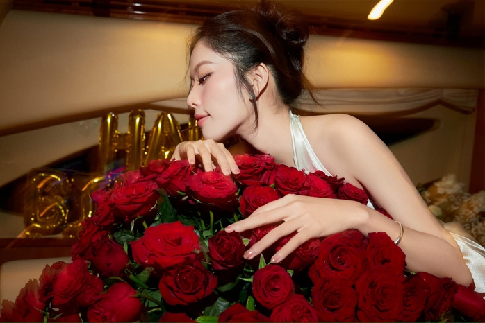 "Người đẹp thị phi" gọi tên Nam Em!- Ảnh 3. "Người đẹp thị phi" gọi tên Nam Em!- Ảnh 3.