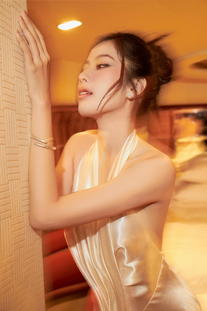 "Người đẹp thị phi" gọi tên Nam Em!- Ảnh 1. "Người đẹp thị phi" gọi tên Nam Em!- Ảnh 1.