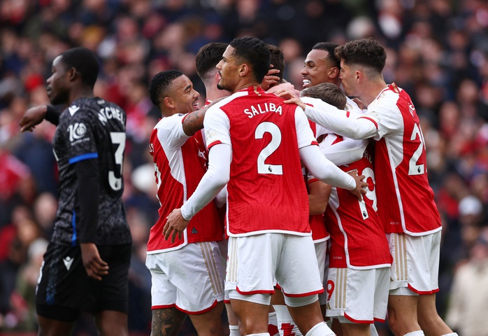 Vùi dập Crystal Palace, Arsenal trở lại top 3 Ngoại hạng Anh- Ảnh 6. Vùi dập Crystal Palace, Arsenal trở lại top 3 Ngoại hạng Anh- Ảnh 6.