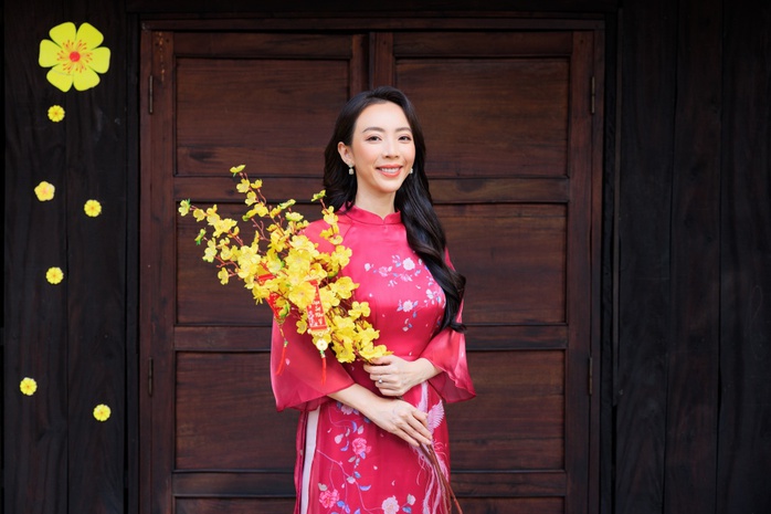 Thu Trang - Tiến Luật chuẩn bị gởi "món quà" đến khán giả- Ảnh 2. Thu Trang - Tiến Luật chuẩn bị gởi "món quà" đến khán giả- Ảnh 2.