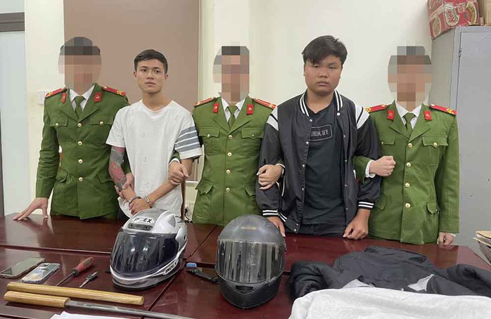 Vô cớ dùng kiếm chém 7 người đi đường- Ảnh 1. Vô cớ dùng kiếm chém 7 người đi đường- Ảnh 1.