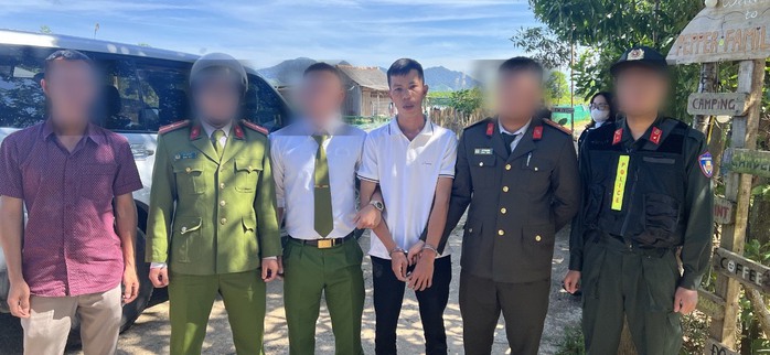 NÓNG: Bắt giữ 2 nghi phạm cướp ngân hàng tại Quảng Nam lẩn trốn ở Thừa Thiên - Huế- Ảnh 1. NÓNG: Bắt giữ 2 nghi phạm cướp ngân hàng tại Quảng Nam lẩn trốn ở Thừa Thiên - Huế- Ảnh 1.