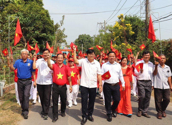 Lan tỏa “Đường cờ Tổ quốc” ở huyện Củ Chi - TP HCM- Ảnh 1. Lan tỏa “Đường cờ Tổ quốc” ở huyện Củ Chi - TP HCM- Ảnh 1.