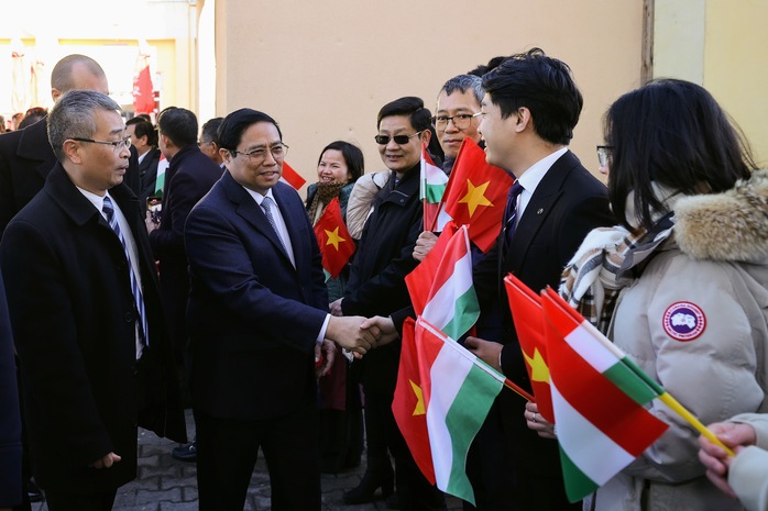 Thủ tướng thăm Trung tâm thương mại Thăng Long ở Hungary- Ảnh 1. Thủ tướng thăm Trung tâm thương mại Thăng Long ở Hungary- Ảnh 1.