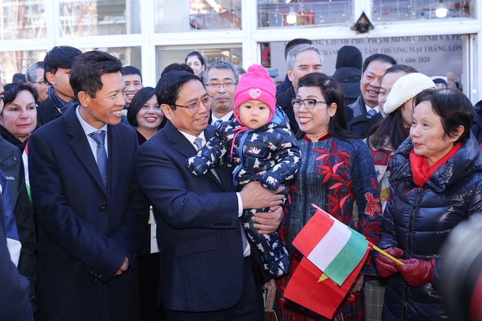 Thủ tướng thăm Trung tâm thương mại Thăng Long ở Hungary- Ảnh 7. Thủ tướng thăm Trung tâm thương mại Thăng Long ở Hungary- Ảnh 7.