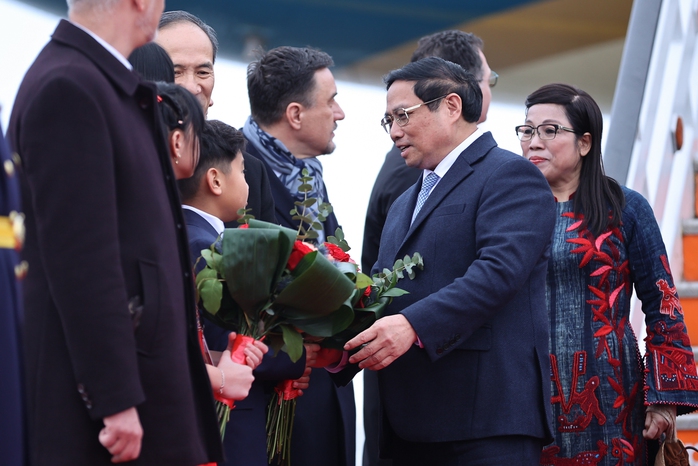 Thủ tướng Phạm Minh Chính và Phu nhân tới thủ đô Bucharest- Ảnh 3. Thủ tướng Phạm Minh Chính và Phu nhân tới thủ đô Bucharest- Ảnh 3.