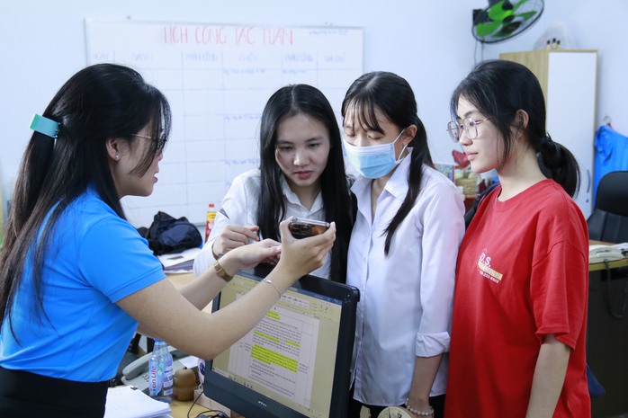 Sinh viên làm thêm dịp Tết cần cẩn trọng với "việc nhẹ, lương cao"- Ảnh 4.
