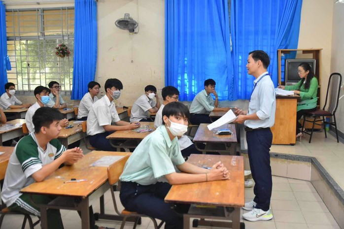 Tranh cãi về giấy chứng nhận nghề nghiệp nhà giáo- Ảnh 1. Tranh cãi về giấy chứng nhận nghề nghiệp nhà giáo- Ảnh 1.