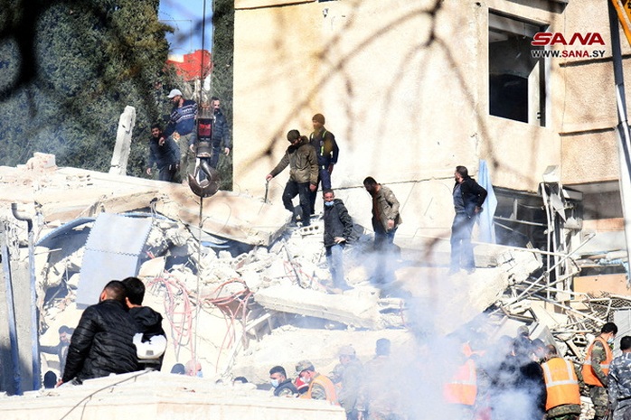 Hiện trường vụ không kích tại thủ đô Damascus - Syria hôm 20-1 Ảnh: Reuters Hiện trường vụ không kích tại thủ đô Damascus - Syria hôm 20-1 Ảnh: Reuters