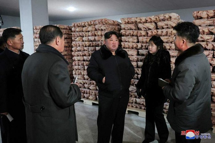 Vẻ ngoài của con gái ông Kim Jong-un gây chú ý- Ảnh 2. Vẻ ngoài của con gái ông Kim Jong-un gây chú ý- Ảnh 2.