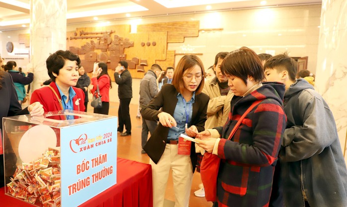 Trên 24 triệu lượt đoàn viên, lao động được tặng quà từ Chương trình “Tết Sum vầy”- Ảnh 8. Trên 24 triệu lượt đoàn viên, lao động được tặng quà từ Chương trình “Tết Sum vầy”- Ảnh 8.