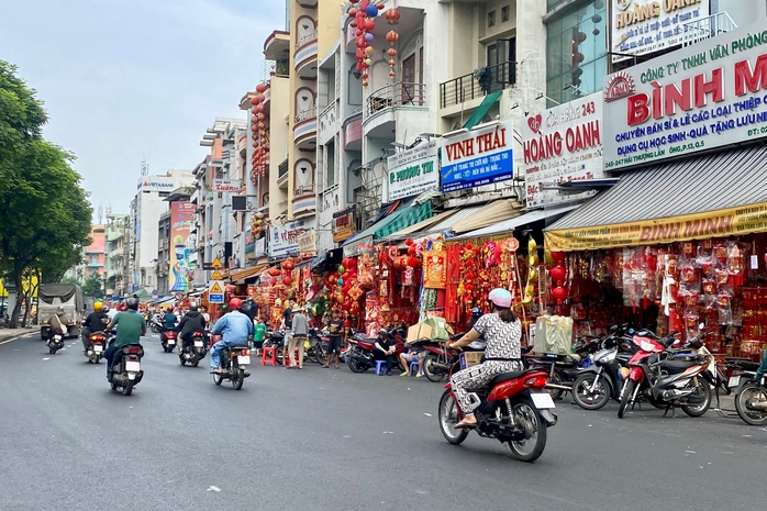 Pháo bán tràn lan trên mạng, ngoài chợ- Ảnh 1. Pháo bán tràn lan trên mạng, ngoài chợ- Ảnh 1.