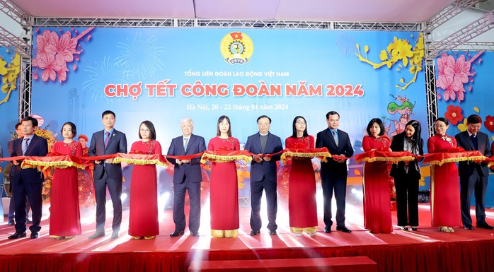 Trên 24 triệu lượt đoàn viên, lao động được tặng quà từ Chương trình “Tết Sum vầy”- Ảnh 5. Trên 24 triệu lượt đoàn viên, lao động được tặng quà từ Chương trình “Tết Sum vầy”- Ảnh 5.